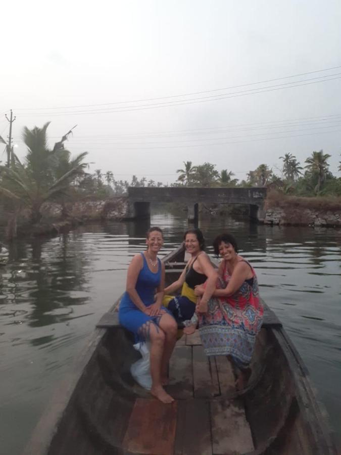 Aqua Green Home Stay Munroe Island Buitenkant foto